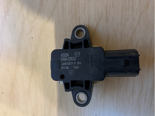 Датчик Ейрбег передній DA8A57KC0 MAZDA