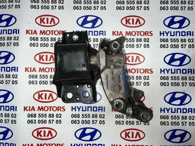 Права опора двигуна 11210JD000 NISSAN