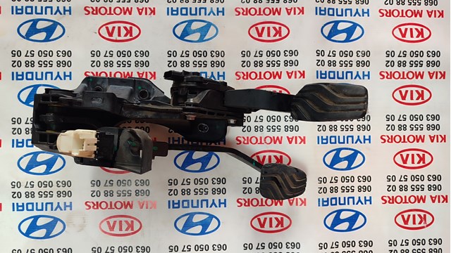 Підаль газу 180108467R RENAULT