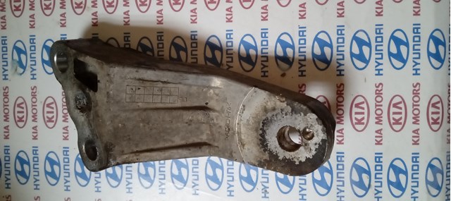 Кронштейн подушки (опори) двигуна, правої 218152H200 HYUNDAI