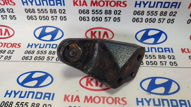 Кронштейн подушки (опори) двигуна, правої 218253X000 HYUNDAI