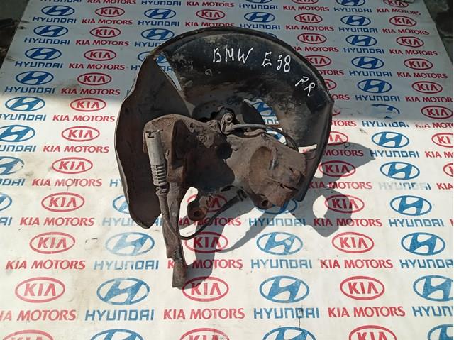 Цапфа поворотна права 31211142086 BMW