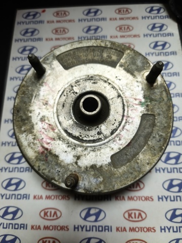 Подушка амортизатора переднього 31306788776 BMW