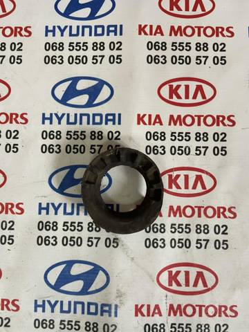 Проставка (гумове кільце) пружини задньої, верхня 482570D010 TOYOTA