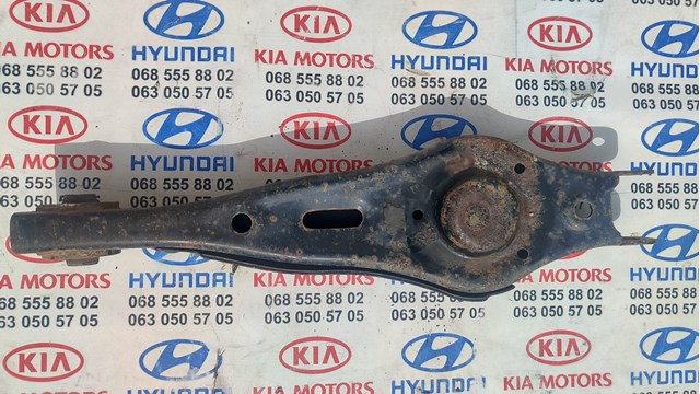 Балансир задній нижній, лівий 552102P100 HYUNDAI