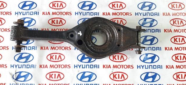 Важіль задньої підвіски нижній, правий 552203S000 HYUNDAI