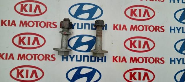 Болт кріплення заднього розвального важеля, внутрішній 552602W000 HYUNDAI