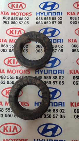 Проставка (гумове кільце) пружини задньої, верхня 553313X000 HYUNDAI