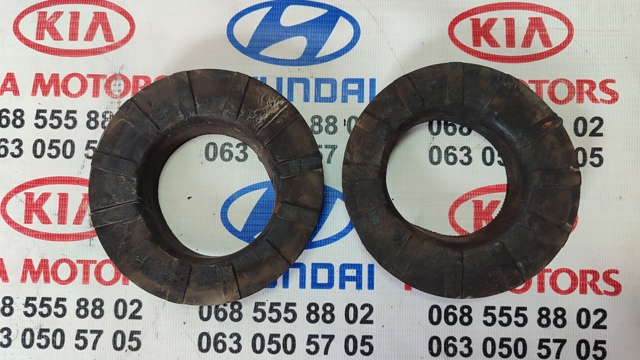 Проставка (гумове кільце) пружини задньої, нижня 553321M000 HYUNDAI