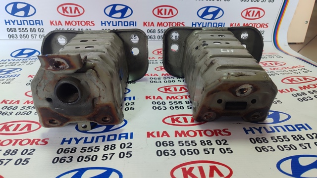 Кронштейн підсилювача переднього бампера 570130D041 TOYOTA