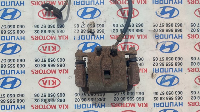 Задній гальмівний супорт лівий 582102P700 HYUNDAI