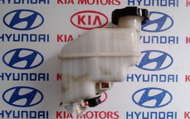 Бачок головного гальмівного циліндру 585113Q400 HYUNDAI