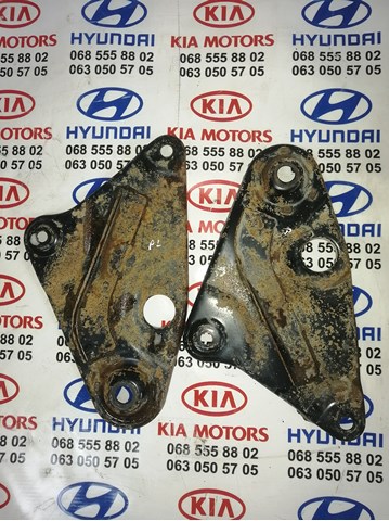Кронштейн передньої балки 624762F000 HYUNDAI
