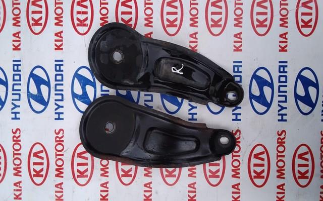 Кронштейн передньої балки 624882B500 HYUNDAI