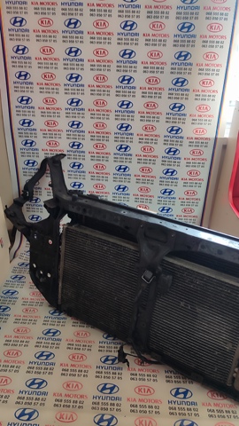 Кронштейн для радіатора 641012G000 HYUNDAI