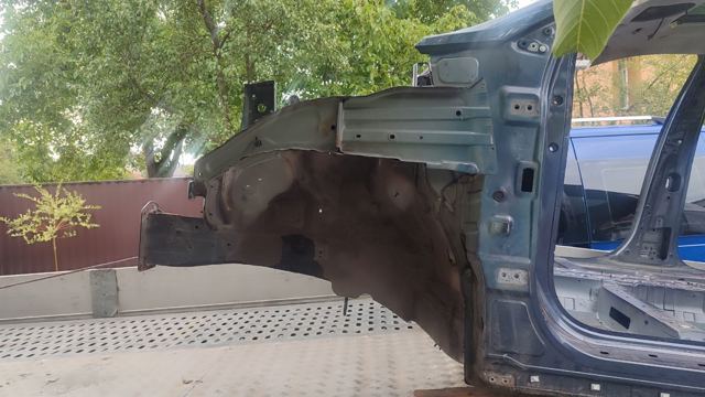Чверть передня ліва 646012W000 HYUNDAI
