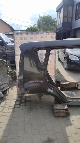 Крило праве заднє 702002KA10 HYUNDAI