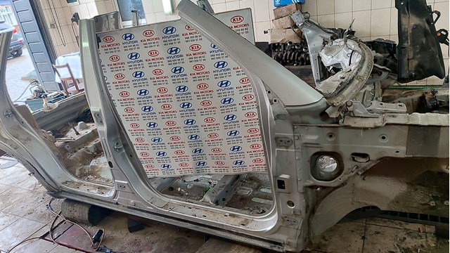 Поріг зовнішній правий 713222EB11 HYUNDAI