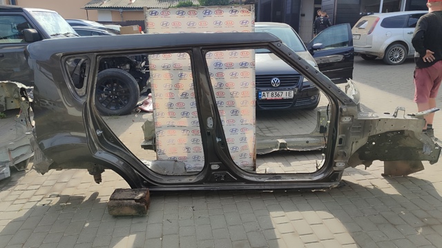 Поріг зовнішній правий 713222KD10 HYUNDAI