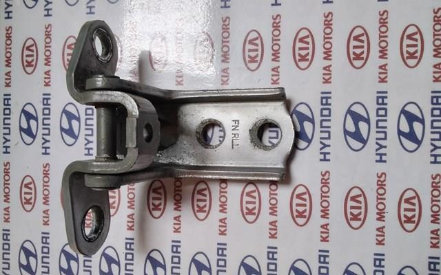 Петля задніх лівих дверей 793502B000 HYUNDAI
