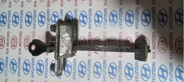 Обмежувач відкриття дверей, передній правий 793903S000 HYUNDAI