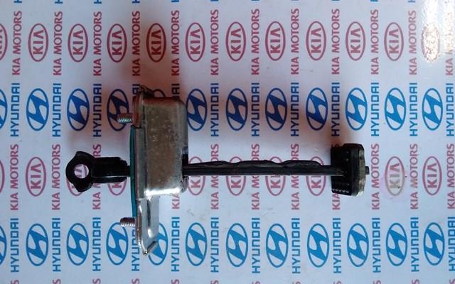 Обмежувач відкриття дверей, передній правий 793903U000 HYUNDAI