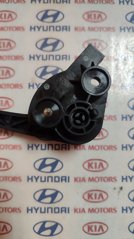 Кронштейн ручки відкривання капота 811802T000 HYUNDAI