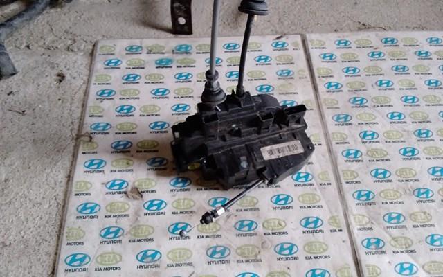Внутрішній дверний замок 813202B060 HYUNDAI