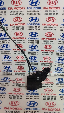 Внутрішній дверний замок 813202G220 HYUNDAI