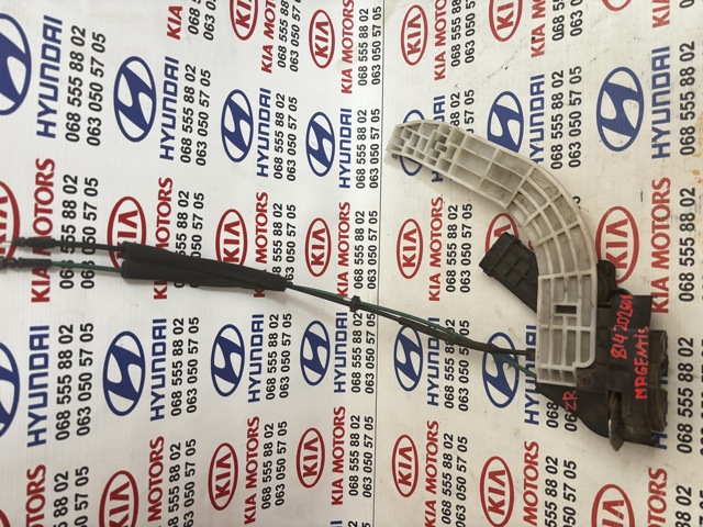 Замок задніх дверей, правих 814202G010 HYUNDAI