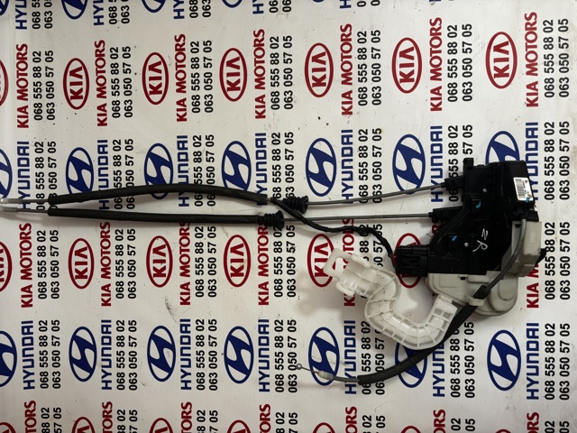 Замок задніх дверей, правих 814202W010 HYUNDAI