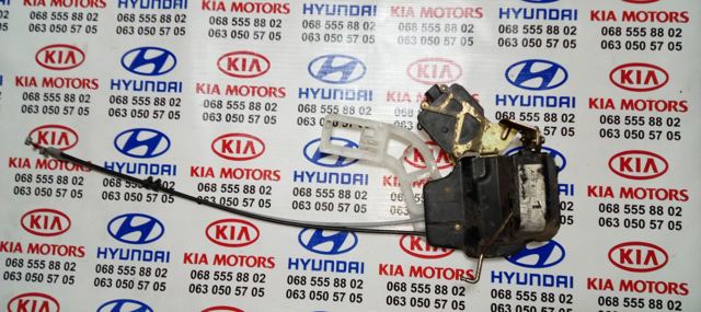 Замок задньої дверї, правої 814211F010 HYUNDAI