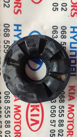 Проставка (гумове кільце) пружини задньої, верхня 8200257863 RENAULT