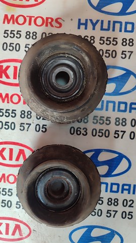 Кріплення переднього амортизатора 8200275528 RENAULT