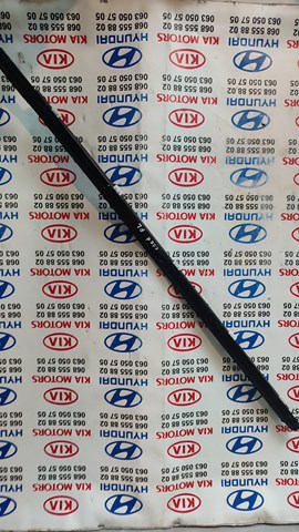 Молдинг опускного скла дверей передньої, правої 822201H000 HYUNDAI