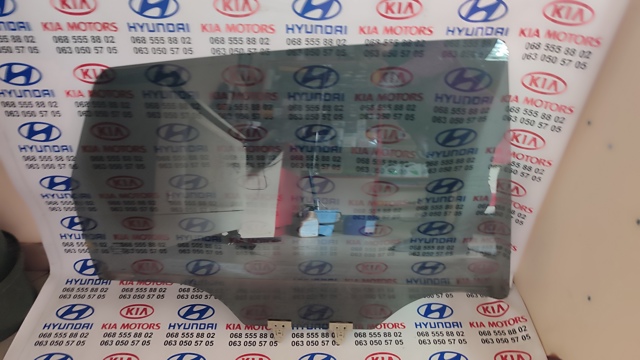 Скло заднє праве 82300EY10A NISSAN