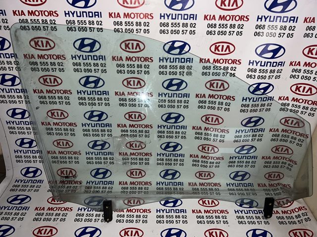 Скло передніх дверей, правих 824213E010 HYUNDAI