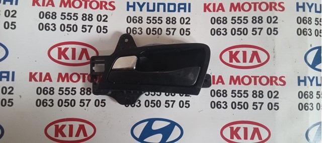 Ручка передньої двері внутрішня ліва 826102L010 HYUNDAI