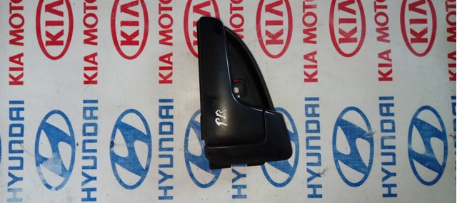 Ручка передньої двері внутрішня права 826201H000EQ HYUNDAI