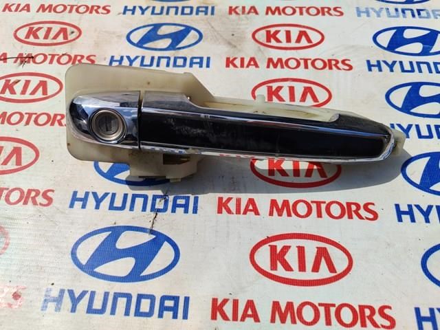 Тримач зовнішньої ручки дверей, передніх лівих 826553K000 HYUNDAI