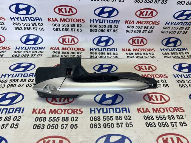 Тримач зовнішньої ручки дверей, передніх лівих 82655A6000 HYUNDAI