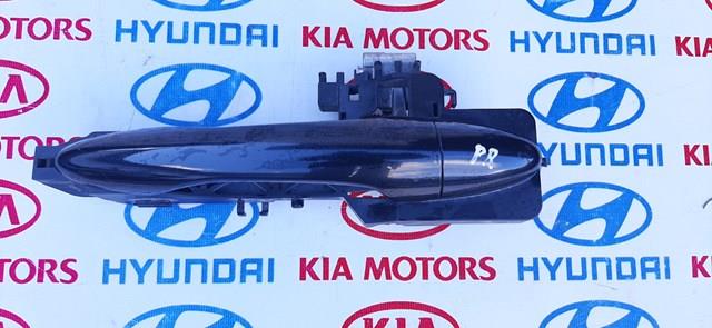 Тримач зовнішньої ручки дверей, передньої правої 826653U000 HYUNDAI