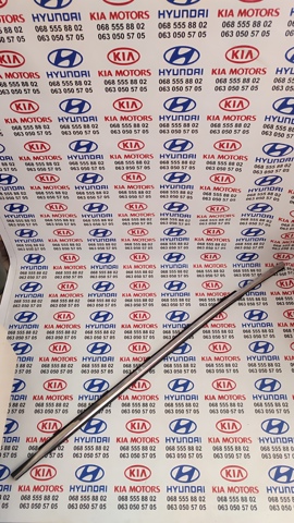 Молдинг опускного скла двері задньої, правої 83220S1000 HYUNDAI