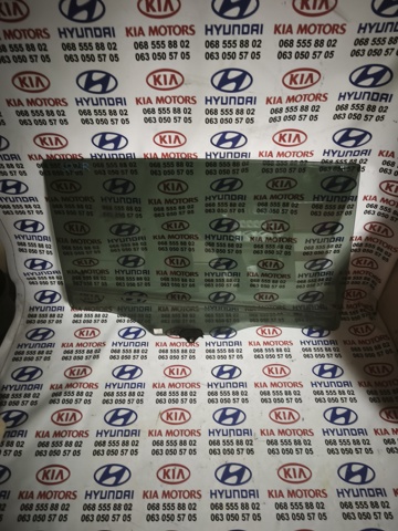Скло заднє праве 834213U010A HYUNDAI