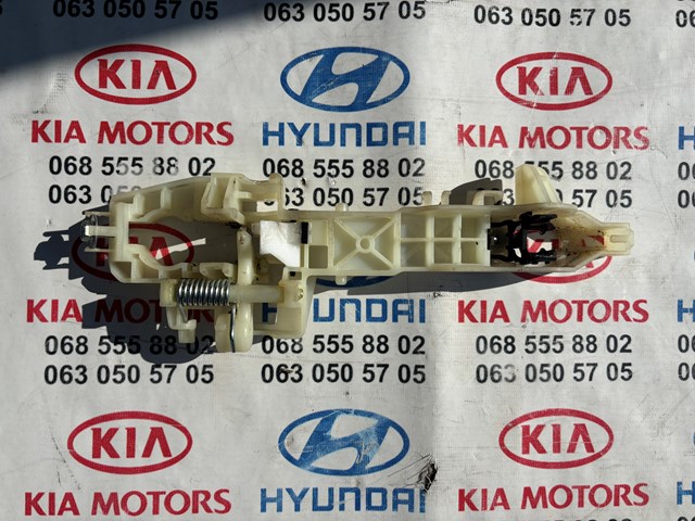 Тримач зовнішньої ручки дверей, задніх лівих 83655C5000 HYUNDAI