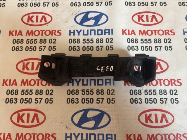 Кронштейн бампера переднього, правий 865181H000 HYUNDAI