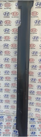 Накладка зовнішня (молдинг) порога, правий 877522E010 HYUNDAI
