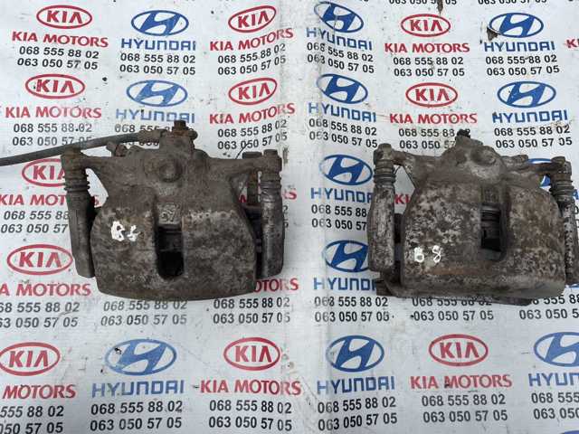Супорт гальмівний, передній, правий 8V0615124D VAG