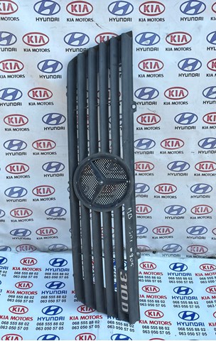 Решітка радіатора 9018880123 MERCEDES
