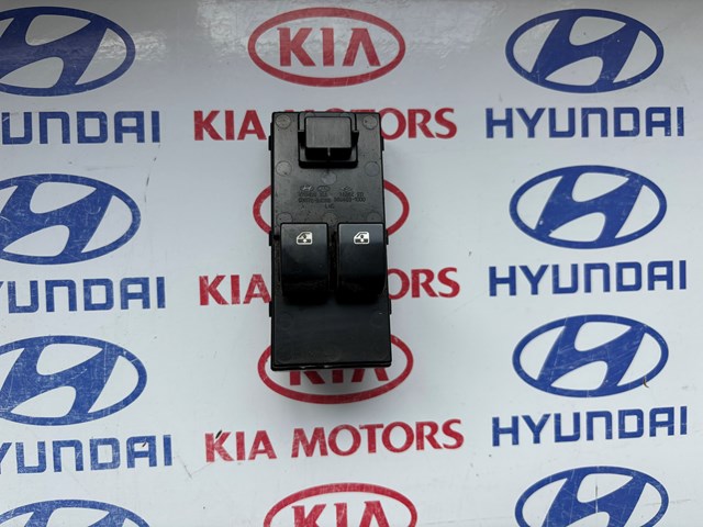 Кнопковий блок керування склопідіймачами передній лівий 935701H020 HYUNDAI